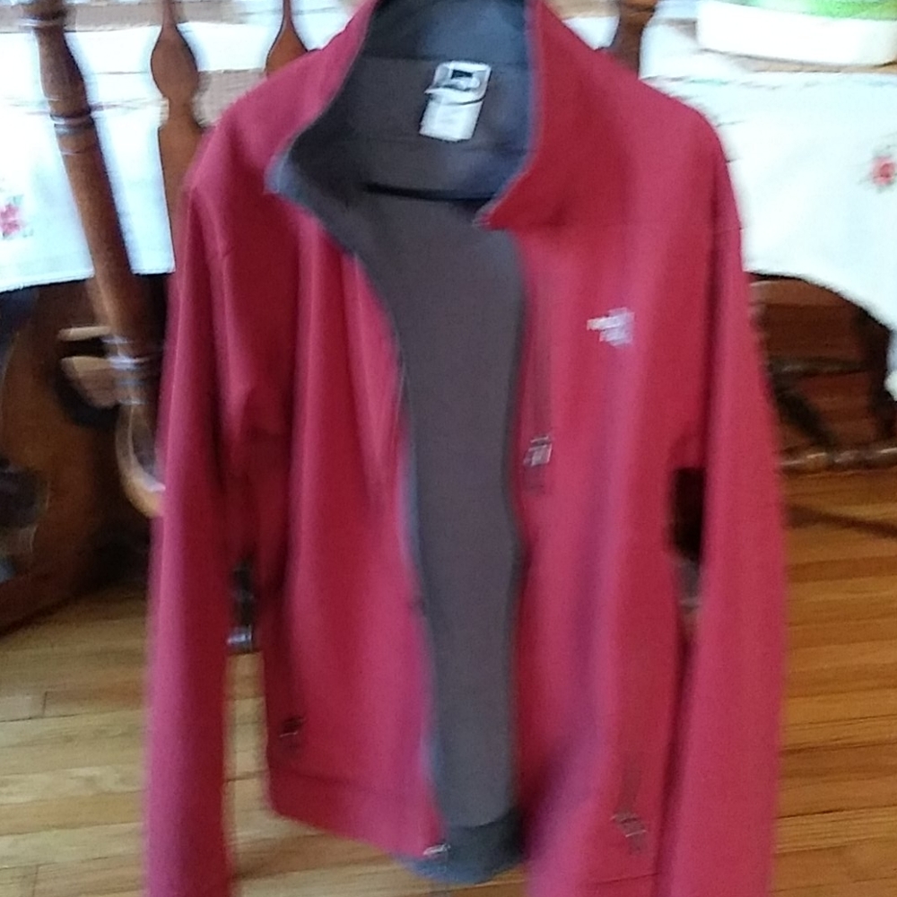 Women's red north face in great condition
